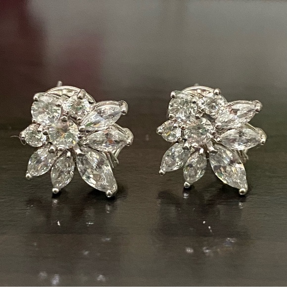 Unsigned Silver-tone Marquis Clear Crystal Cluster Omega Clip Pierced Earrings - Picture 10 of 12